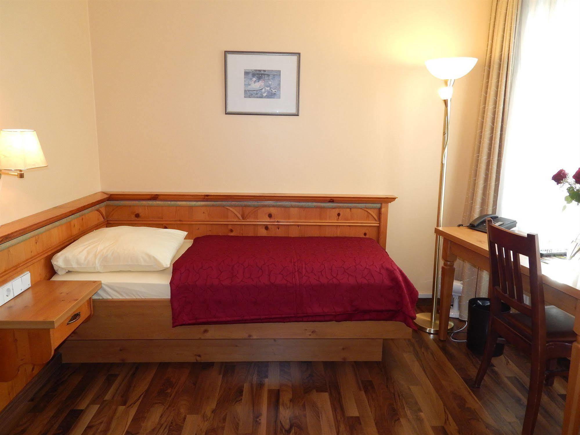 Hotel Zur Post 3*